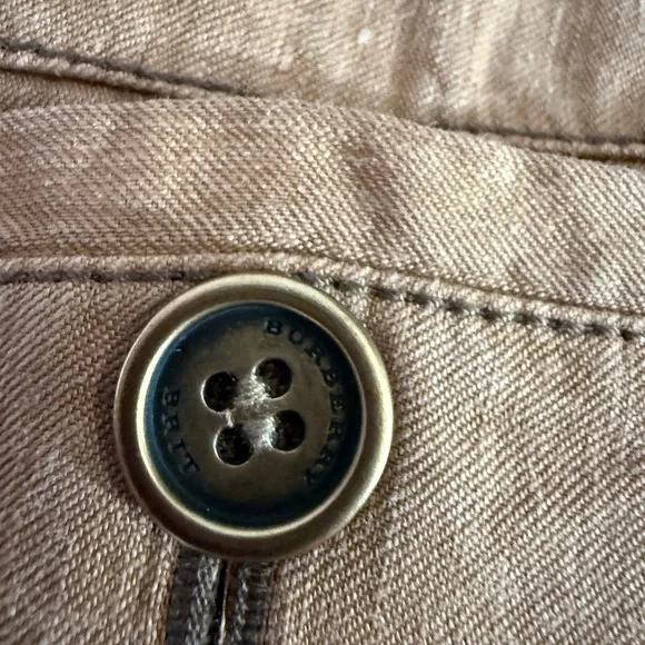 Burberry Beige Button Detail - Picture 5 of 6